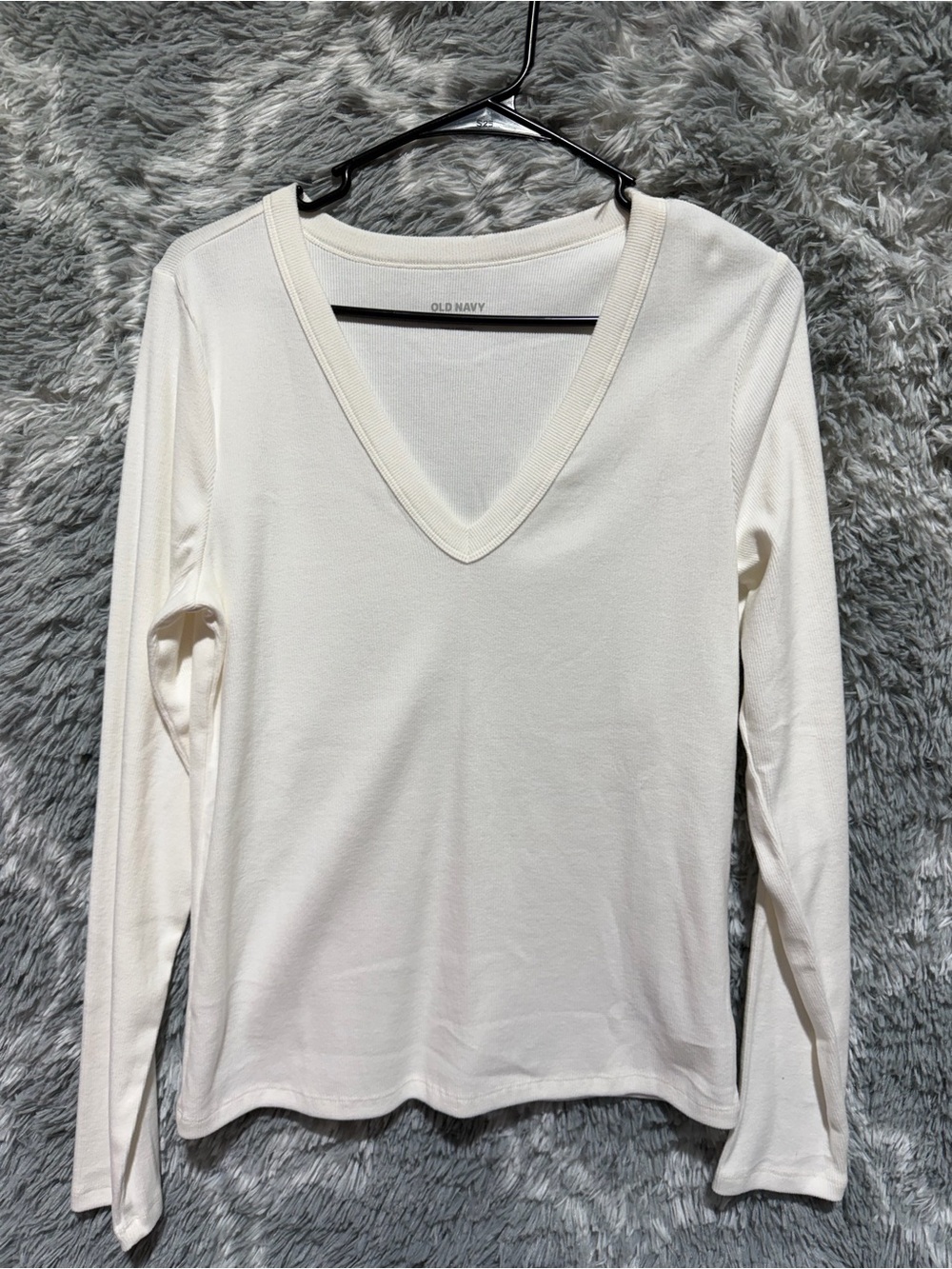 Old Navy Cream V-Neck Long Sleeve Tee